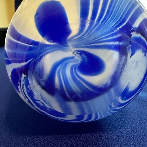 Gorgeous blue white swirl Murano style handkerchief ruffle ribbon vase! - Picture 5 of 7